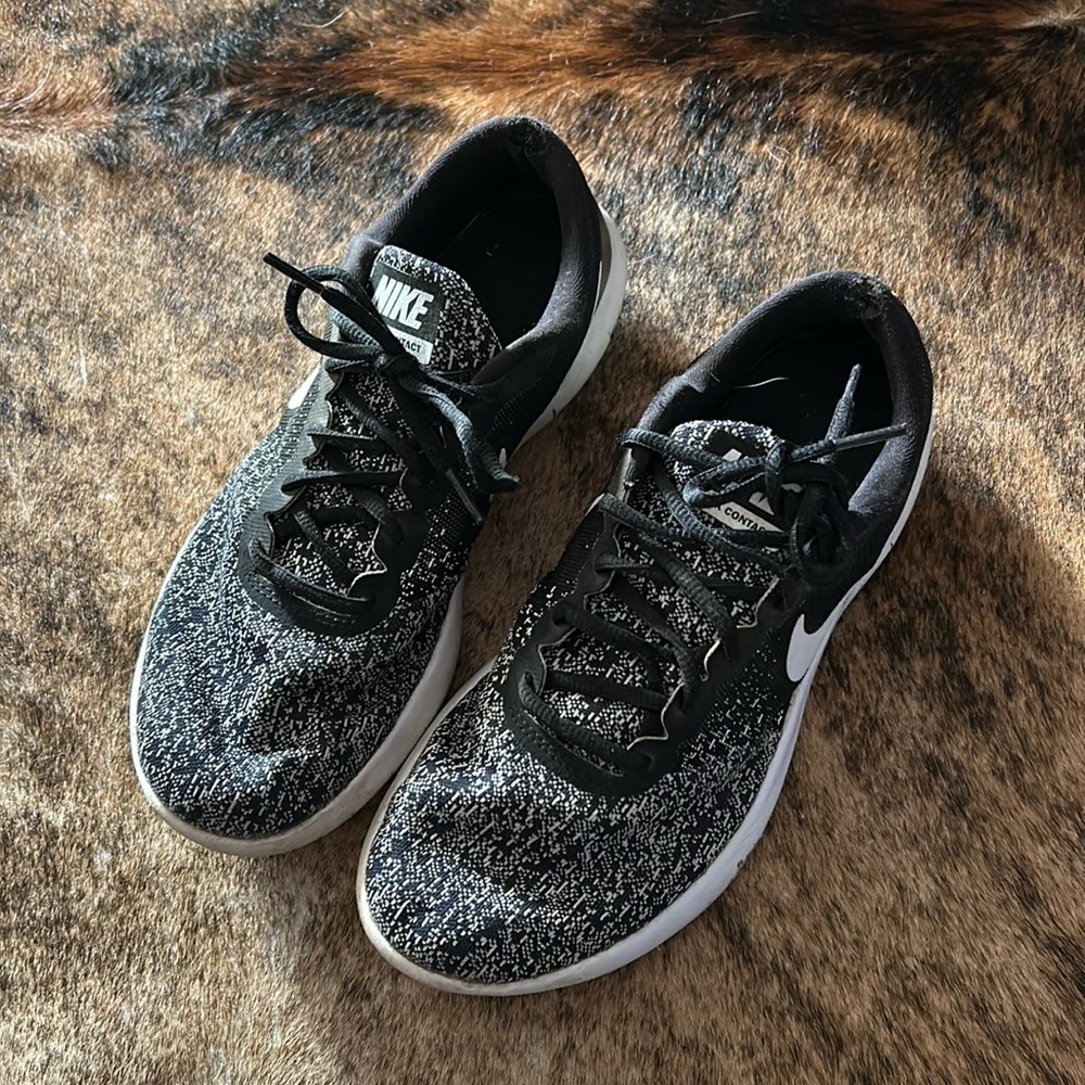 Nike tennis shoes